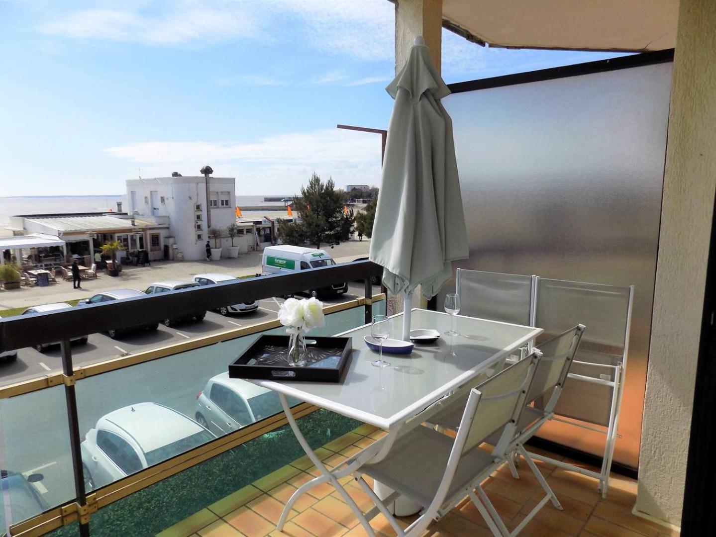 Saint Georges De Didonne - Pleine Vue Mer Pour Ce Studio Cabine Face A La Plage Exterior foto